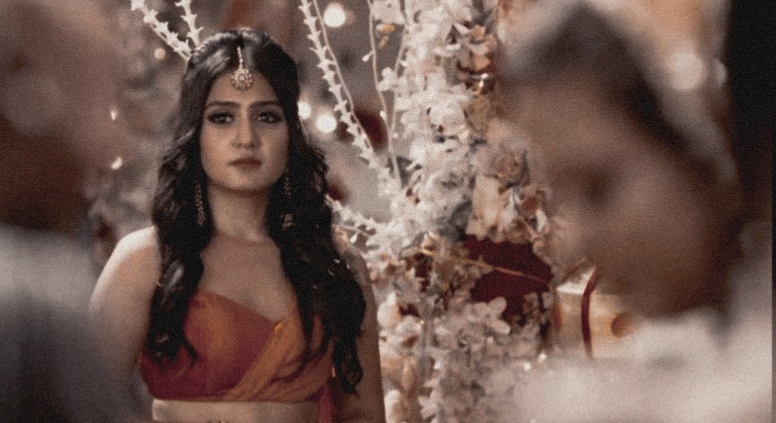 "jaise creepers hote hain na wall pe, aur ion chupke hote hain magnet se, aise hi uska dil tujh par chipka hua hai"—Kajal #MereDadKiDulhan