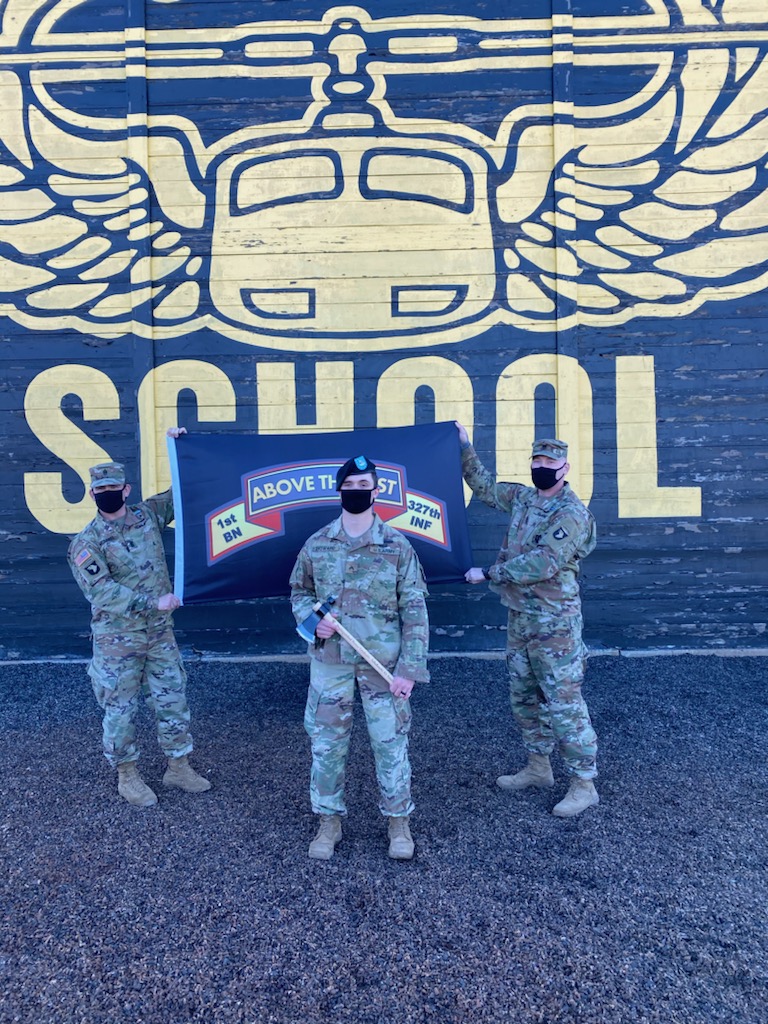 AboveTheRestBN's tweet photo. Today we have the opportunity to recognize two outstanding Bulldogs

CPL Grant Howard of Cincinnati, Ohio was the Air Assault School Honor Graduate

SPC Ryan Jandora of Parsippany, New Jersey was the Sniper School Top Shot

@101Bastogne
@101stAASLTDIV
@RealBastogne6 https://t.co/ults1nkU77
