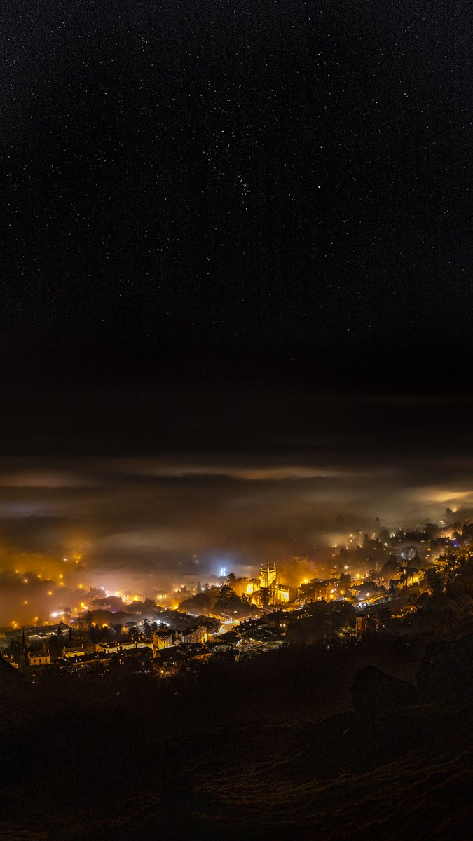 I got above the fog on Monday and snapped the Christmassy evening lights of Malvern underneath the stars. Orion was perfectly placed amongst the billion stars that were out! Awesome moment to capture 😁📸