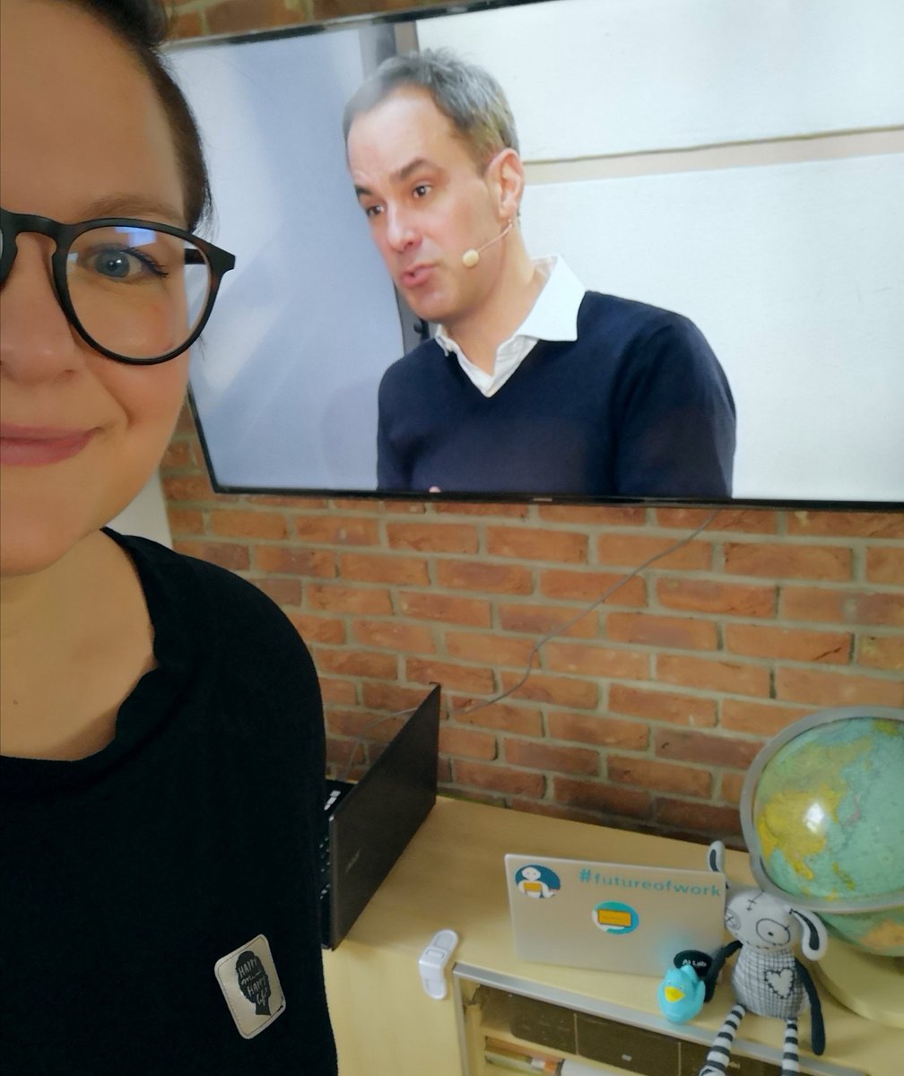 CEO of @siemensindustry in my living room.. How cool is that? Recording of the #Siemens  #LunchLecture live stream from @TUBerlin is available now: vimeo.com/484491396/8107… Thank you @NeikeCedrik for this inspiring event. 🤟👨‍🏫👩‍💻 #PeopleAtSiemens #TeamSiemens