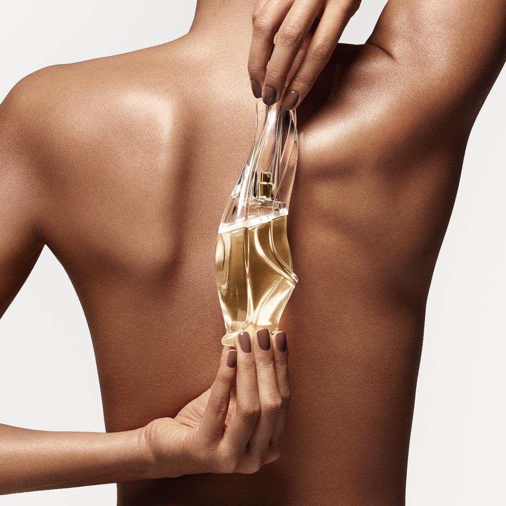 donnakaran's tweet photo. A study in self-indulgence and self-care. Inspired by the feeling of cashmere on bare skin, #DonnaKaran #CashmereMist is a way to celebrate yourself each and every day. https://t.co/NjbVzCL0qw