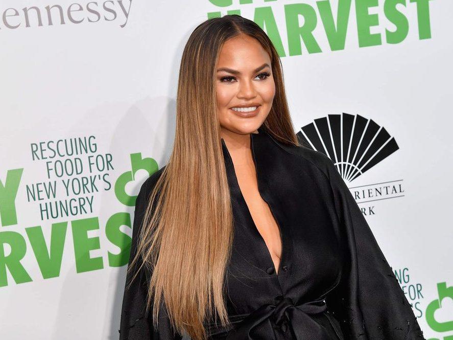 'YOU ARE WEIRD AND ANGRY' Chrissy Teigen claps back at Twitter troll