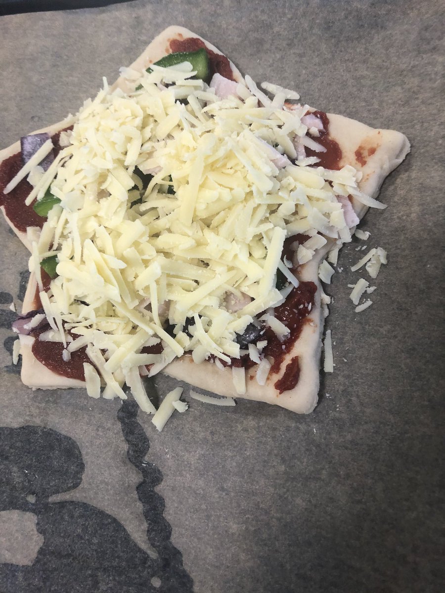 FredaQueenie's tweet photo. Christmas Pizzas this today with our year 9’s ! Excellent Kneading skills ... #edutwitter @SwindonAcademy1 @SADARTdept  @Georgia_w https://t.co/IZzikrk6z6