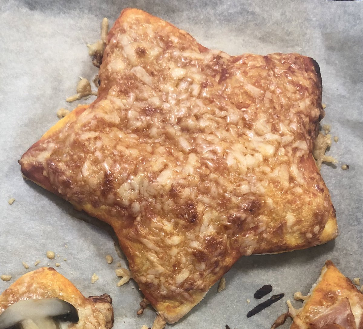FredaQueenie's tweet photo. Christmas Pizzas this today with our year 9’s ! Excellent Kneading skills ... #edutwitter @SwindonAcademy1 @SADARTdept  @Georgia_w https://t.co/IZzikrk6z6