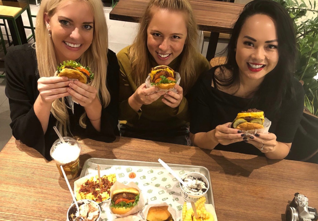 There is nothing better than <a href="/shakeshack/">SHAKE SHACK</a> with a good company from <a href="/Myseatcheck/">Seatcheckapp</a>  to get through #humpday 

Click 👇🏻to SEAT. EAT. MEET
iOS - goo.gl/i7mbvX
Google play - tinyurl.com/ya3zuvmy

#seat #eat #meet #nevereatalone #seatcheck #shakeshack #HumpDay