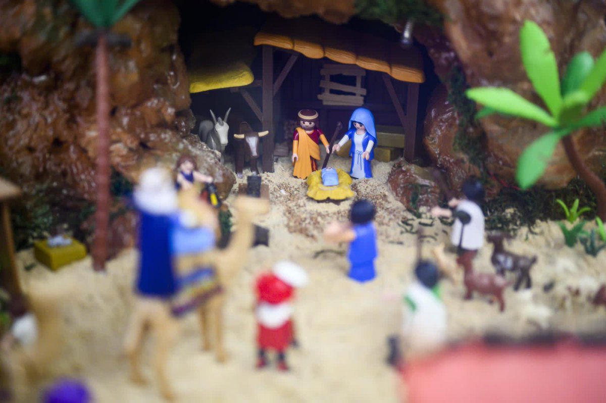 CruzTorera's tweet photo. Hoy ha sido la inauguración de un Belén con más de 3.000 figuras de playmobil, en el que nuestro grupo parroquial ha colaborado. 

El Belen está expuesto en el Centro de Interpretación Patrimonial, situado en la Plaza Vieja. https://t.co/QcVw9Fe7Pv