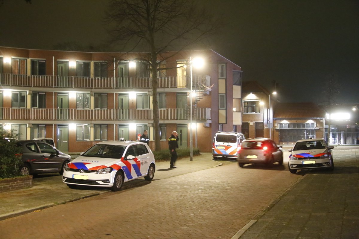 (VIDEO) Gewapende overval op woning aan Oudekerkpad in Uden, dader mogelijk per auto gevlucht ..