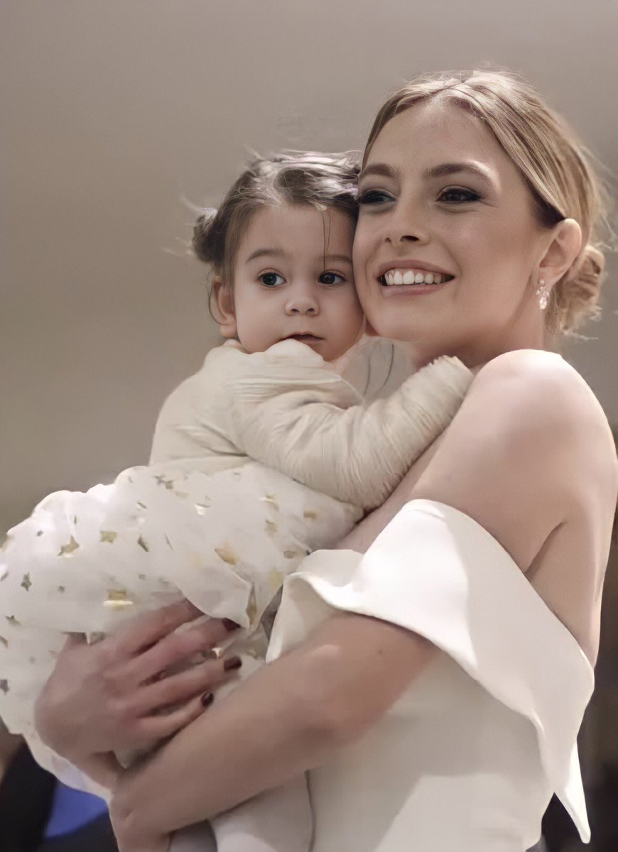 melisssezentr's tweet photo. Melis Sezen karakterin kötü birisi ama sen harikasın.. Oyunculuğun herşeyin mükemmel.. ✨🤍🥺 #MelisSezen #Sadakatsiz https://t.co/0eazQy5W4K