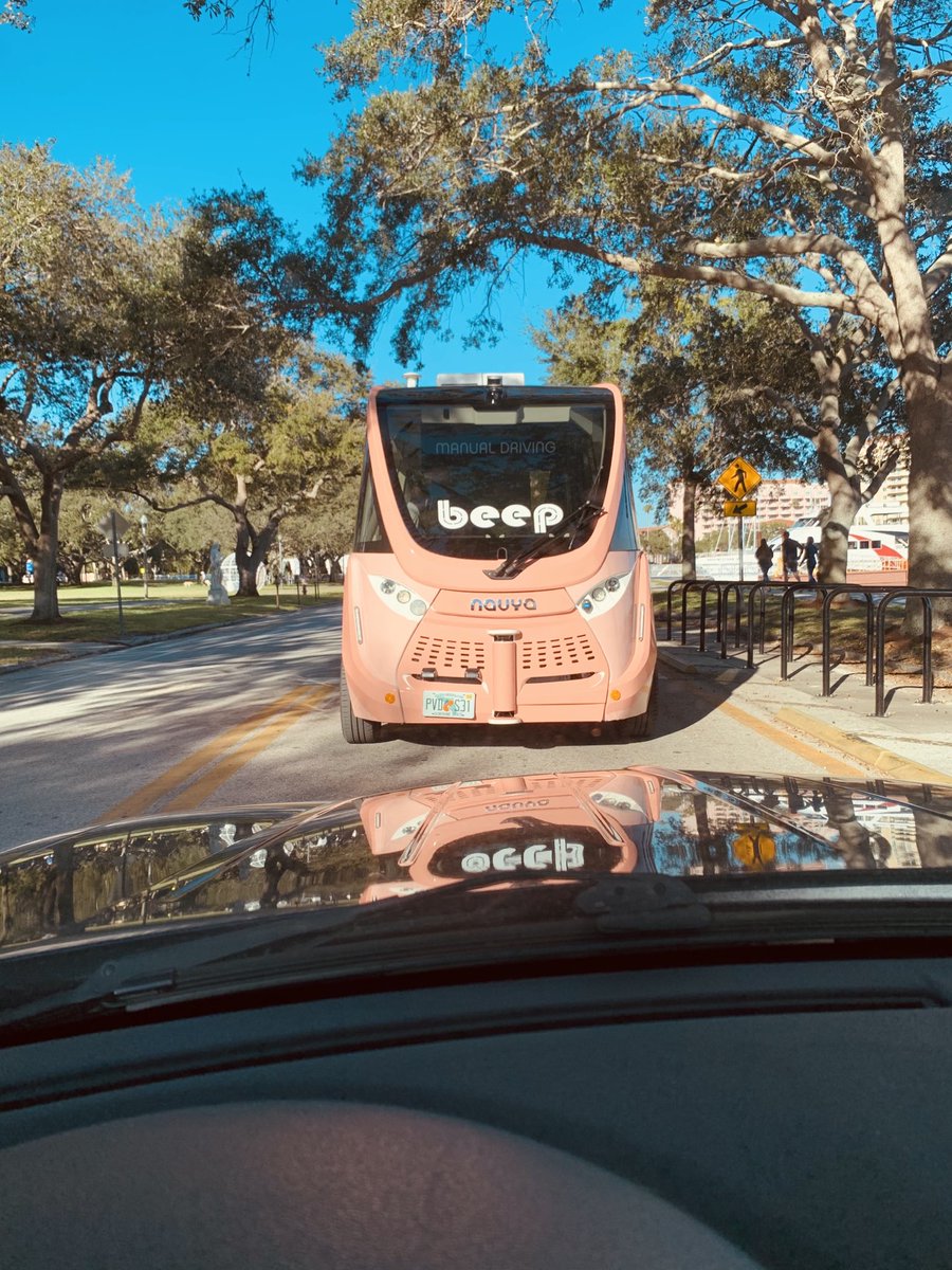 TampaBaySTAT's tweet photo. This AV is getting lots of exposure in St.Petersburg.  It creeps along while the screen in the rear window says it’s in manual driving mode. https://t.co/dBqR86Df0I