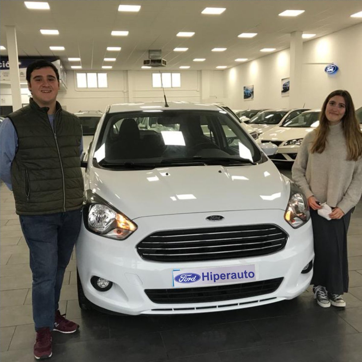 hiperautocoria's tweet photo. ¡Para esta Navidad regálate un coche! ¡Te lo mereces! 🎁🚘

¡Estos clientes y amigos ya lo han hecho! ¡¿Y tú, a qué esperas?! 🙌👏

#Hiperauto #Coria #Pilas #Sevilla #Coches #Automoción #AutoOcasión #Motor #Seminuevos #Ford #Audi #mercedesbenz #Seat #Volkswagen #hyundai https://t.co/zC2ZkIF3FW