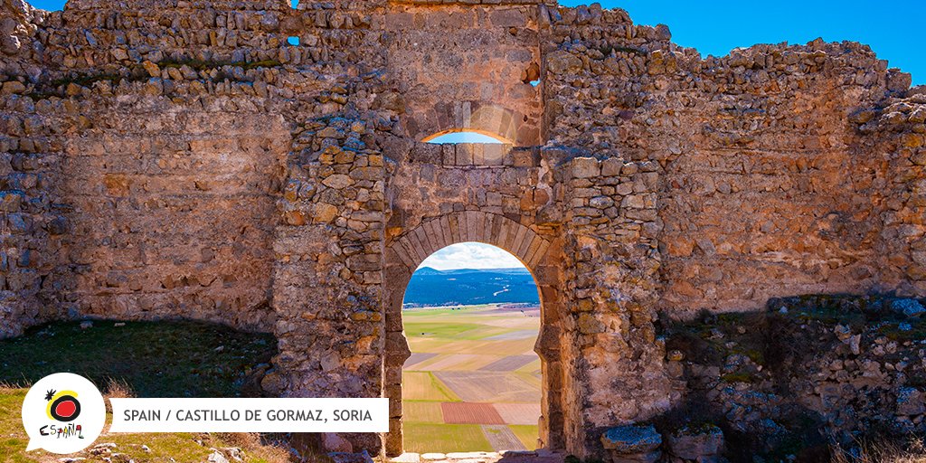 SpainInCanada's tweet photo. Did you know the #CidCampeador was the mayor of the fortress once it was taken over by the Christians? In fact, #CastilloDeGormaz is spoken of in the great epic poem "El Cantar de Mío Cid" 😉. 

👉 https://t.co/aP6SlRdfDz

#SpainWillWait @CyLesvida https://t.co/PleoO7RePt