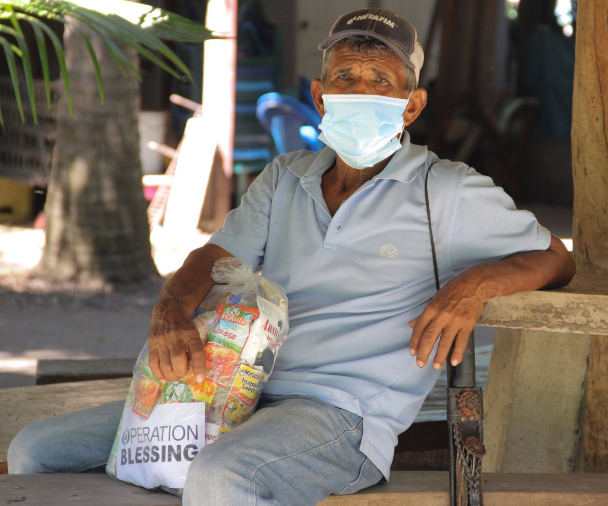 ACCD_SV's tweet photo. Personas, familias y comunidades de escasos recursos no estaban preparadas para la situación que atravesamos actualmente. Gracias a Dios y a la entrega de paquetes alimenticios hemos llegado a parte de la población afectada, garantizando de esta manera la seguridad alimentaria. https://t.co/0b2IPaW0rY