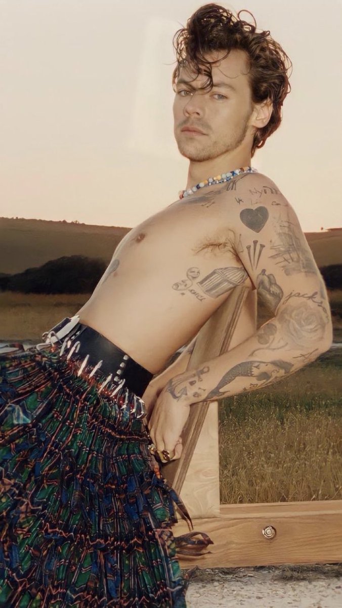 harry styles’ single curl: a thread