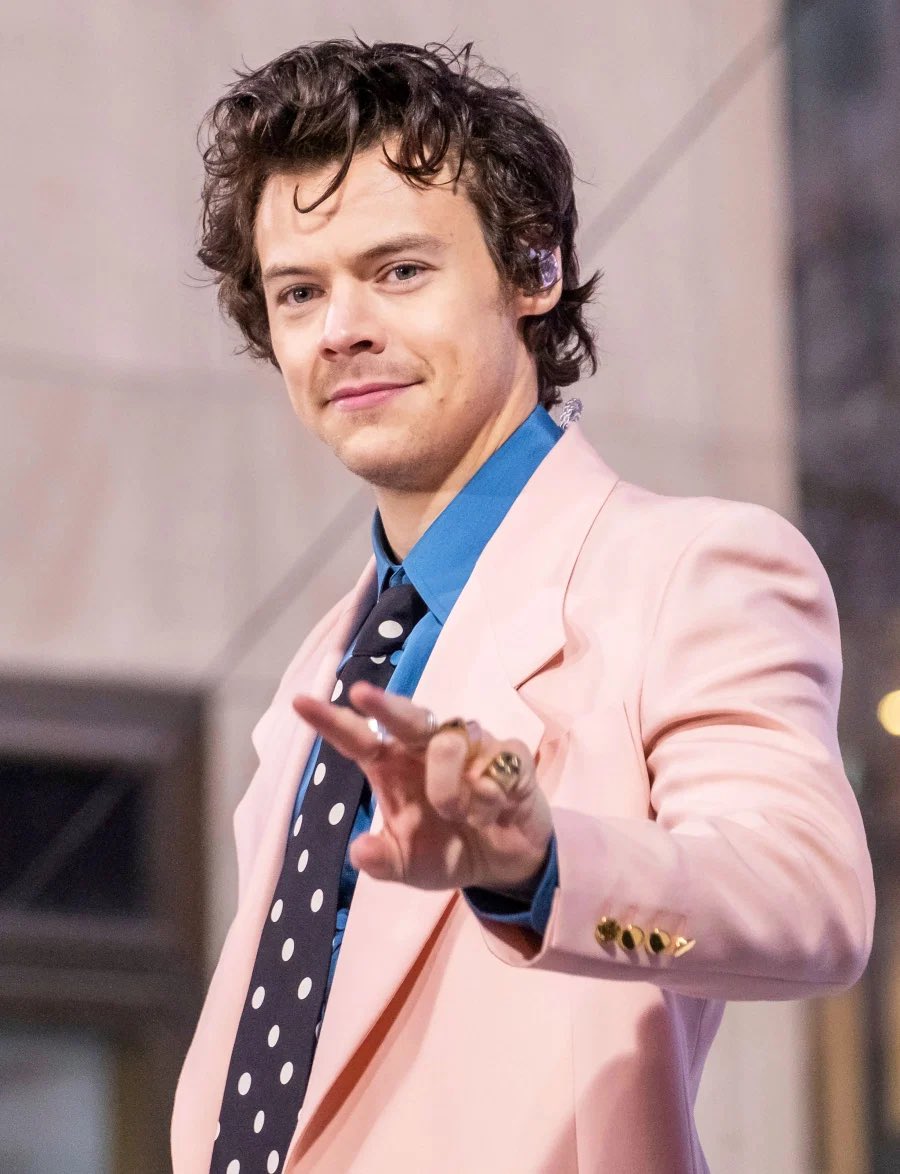 harry styles’ single curl: a thread