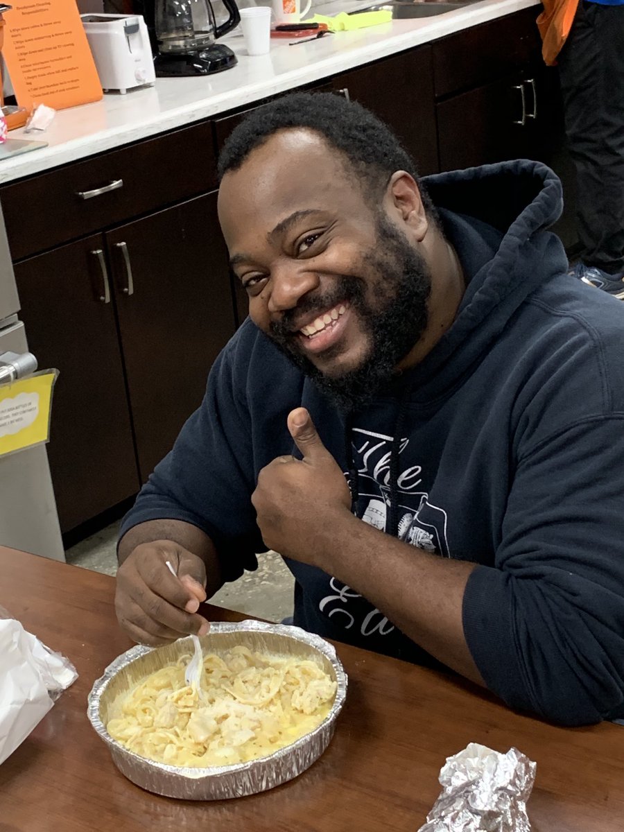 Freight appreciation! Where would we be without our freight teams? Saying thank you with goody bags and then enjoyed a snack of lasagna, chicken Alfredo and calzones!  ⁦<a href="/thayer_eric/">EricThayer</a>⁩ ⁦@WardallyJ⁩ ⁦<a href="/hdKimP/">Kim Pisarski</a>⁩