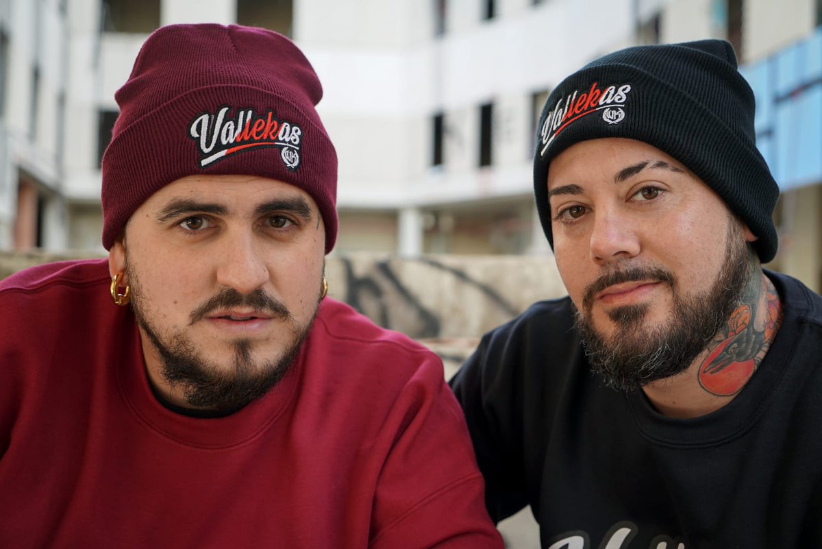 WearingdelKas's tweet photo. ❄️Abrígate con nuestras novedades de invierno💪🏼:
💶Sudadera (25€) y Gorro (12€) Vallekas franja ⚡
Disponible en: ⤵️
ℹ️ JG TATTO STUDIO (Avda Palomeras 153).
⌚De L a V de 11 a 14 y de 16 a 20 horas.
📦HACEMOS ENVÍOS https://t.co/eQAFXVhMBO