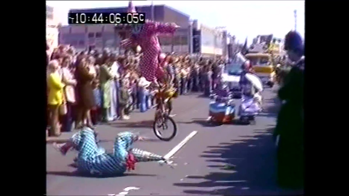 Is that The Wurzels?!You had to have a man parachuting down with smoke canisters on their feet in the 70s - it was the law.