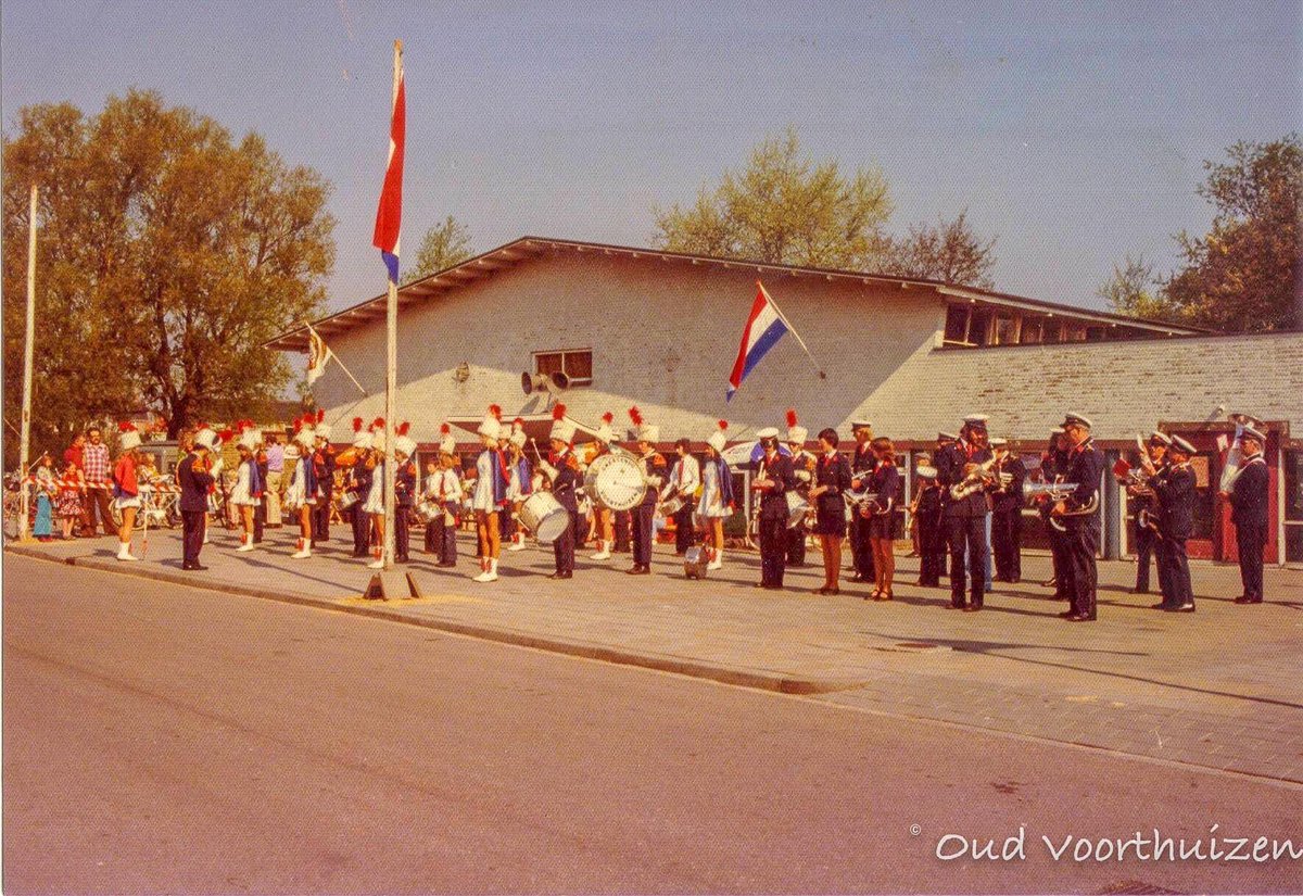 Het dorpshuis Pro Rege, gelegen aan de Gerard Doustraat tegenover de huidige brandweerkazerne, was voor menigeen een vaste ontmoetingsplaats.