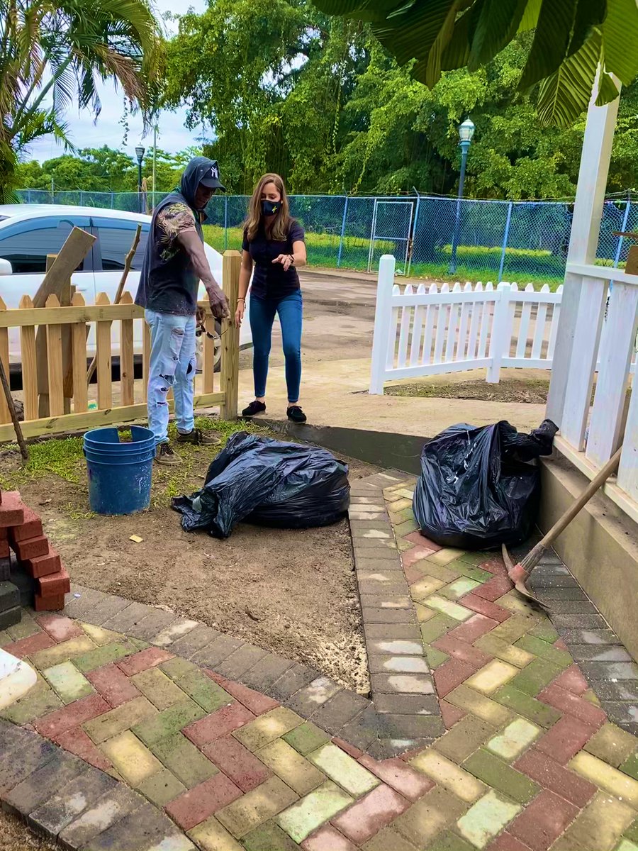 annmarievazja's tweet photo. Update: we moving full speed ahead with our park. We aiming to finish this Friday so my ppl can can have a sweet spot to chill for the #Christmas #ActionTeam #ActionAnn #ActionDoDat my #EastPortland 🇯🇲🙏🏻❤️ https://t.co/dbbgfzJhRP