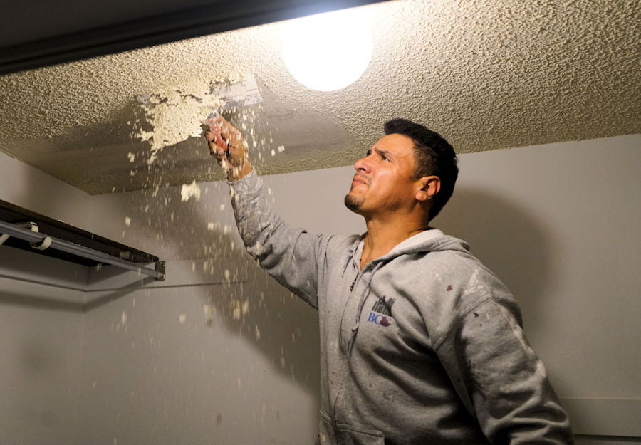 Removing a Popcorn Ceiling
#excellentpainters, #housepainting, #popcorn, #ceiling, #popcornceiling, #popcornremoval
excellentpainters.com/blog/interior-…