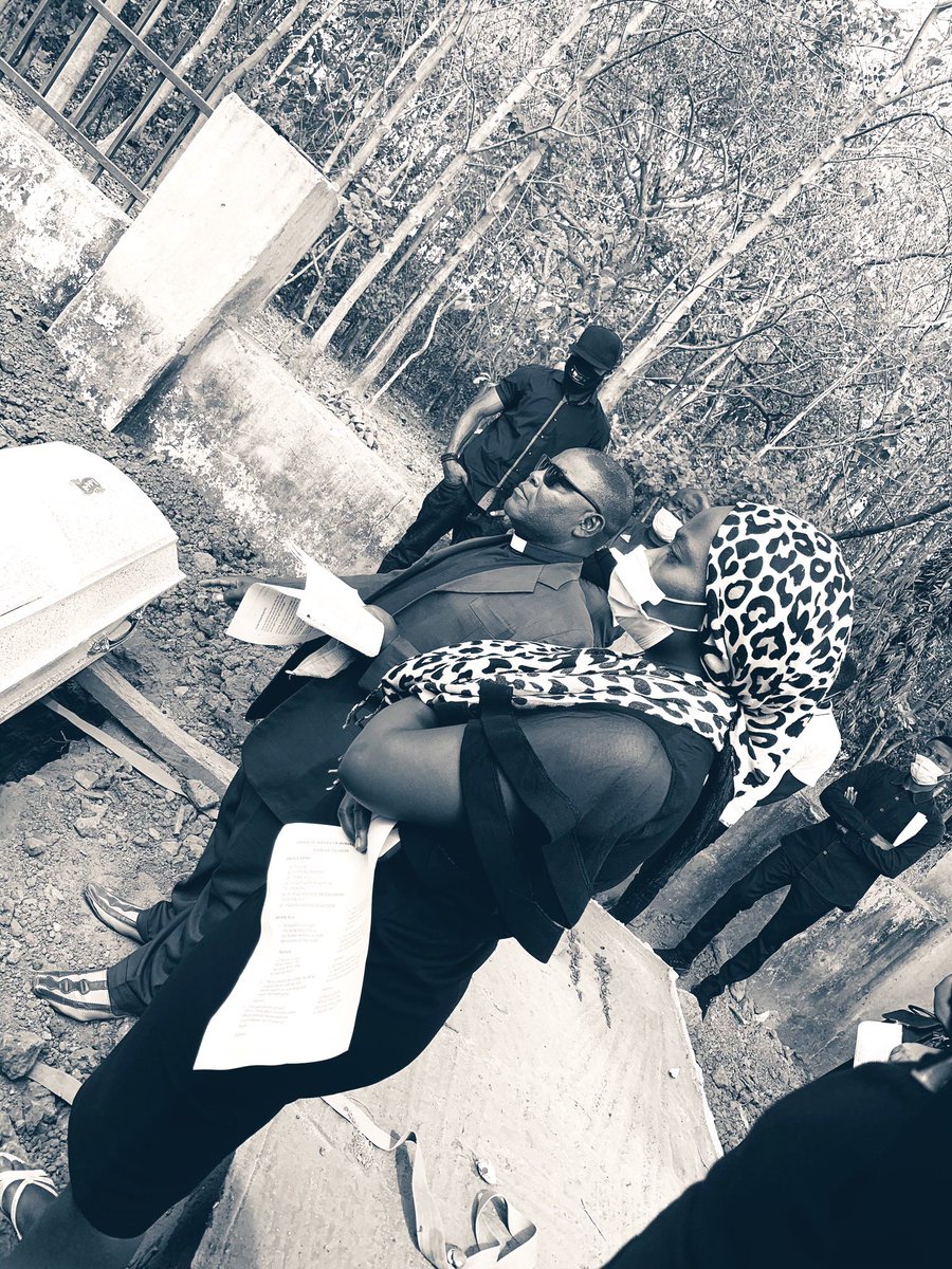 Uncle2Triplets's tweet photo. Last one for the king ✊.

 #RestInPowerShola https://t.co/ThA3JBu53y