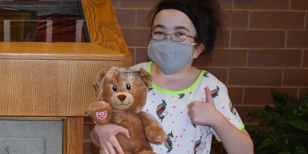 ShrinersChicago's tweet photo. We're beary thankful for patients staying safe and wearing their #mask! Mickie was born with #PierreRobin syndrome, and TWO #spine conditions. READ how Dr. Kim Hammerberg helped Mickie have a full life. https://t.co/2WqW1AFuOK
#scoliosis #kyphosis #shrinerschicago #maskup https://t.co/bng8hHO2eU