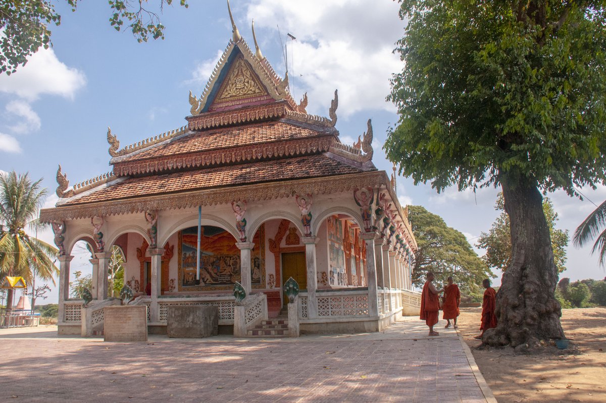 travelasiacarte's tweet photo. A visit to Mechrey floating village is an eye-opener. Take a local wooden boat and cruise out to the village, learn about local life, pass a floating school and also stop at a local pagoda that at some times of year can only be reached by boat. https://t.co/RlgWNVTr7a