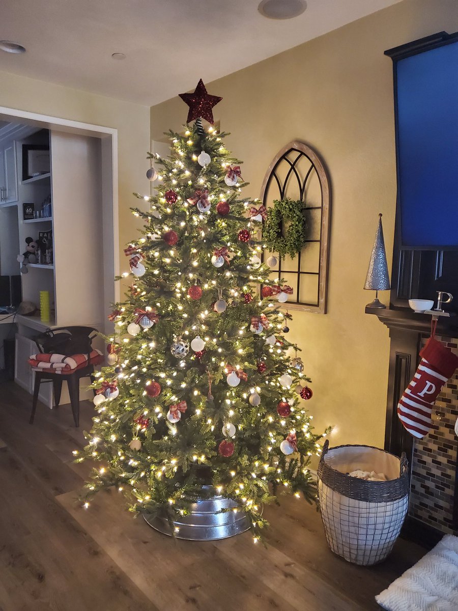 peterbernal72's tweet photo. Merry Christmas https://t.co/Ph71Q0rn6Q