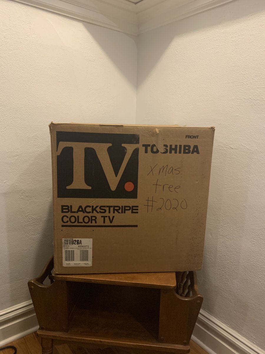 jezmundbezerker's tweet photo. I feel like this is the way to go this year however HQ has other ideas.  That being said, it’s still in the box.  #treeinthebox #2020 https://t.co/EalzPZXAGR