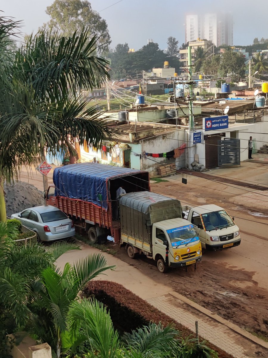 Raghu_Ram_V's tweet image. @blrcitytraffic Dear City Traffic police, Near our residence, we are having an issue of unauthorised vehicle parking which is causing to an hazard to the traffic movement to the public. When we speak to them to vacate then these guys says, this road doesn&apos;t belongs to you.