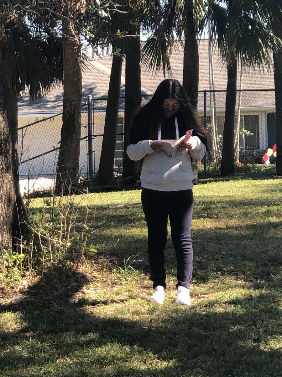 katheidrich's tweet photo. When Ss become empowered through reading there is no limit to what they can do! @MeadowParkEl #CantStopHer https://t.co/5LGA835jzy