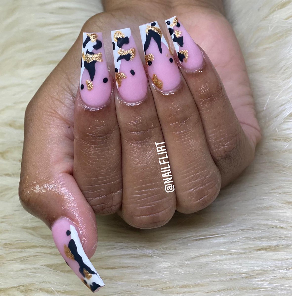 HeyIts_Cassy's tweet photo. A moo-vie 🐄x💅🏽Cow print in a flirty way! #Nailflirt #cowprint #nailinspired #cowprintnails https://t.co/2GkCxmaXQ5