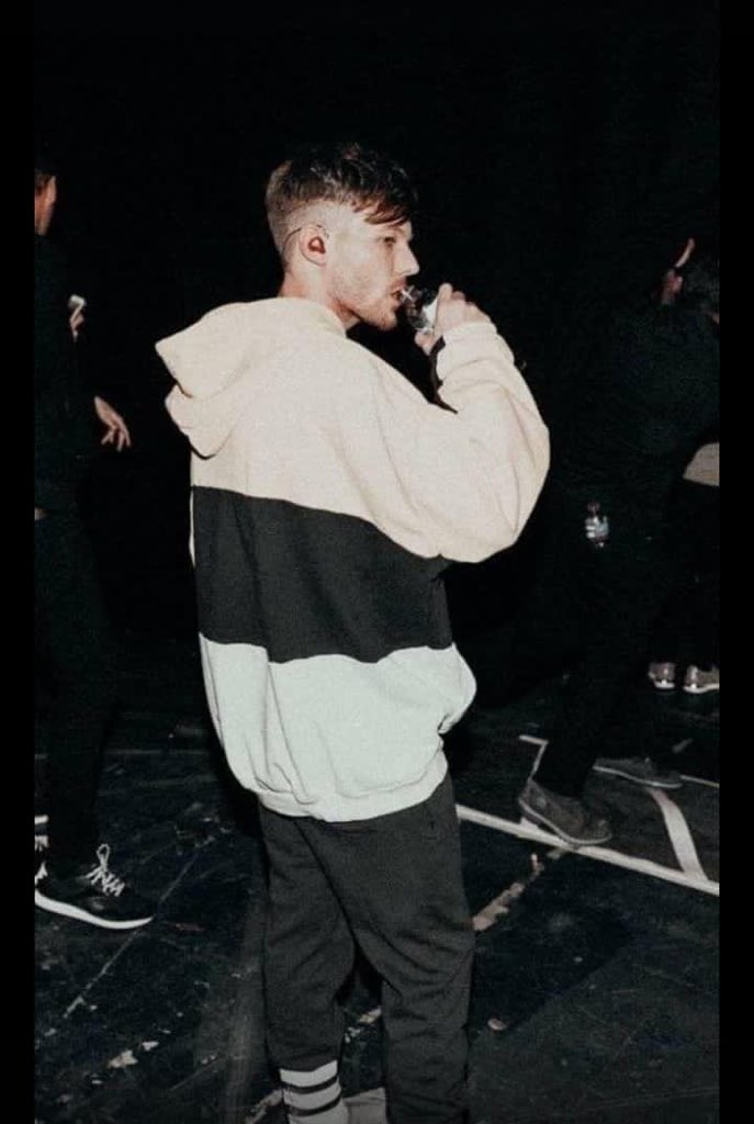 larry41942372's tweet photo. Se viene una obra de arte de un dios.
#NewSong 
#Louis_Tomlinson https://t.co/4BPTpDshx4