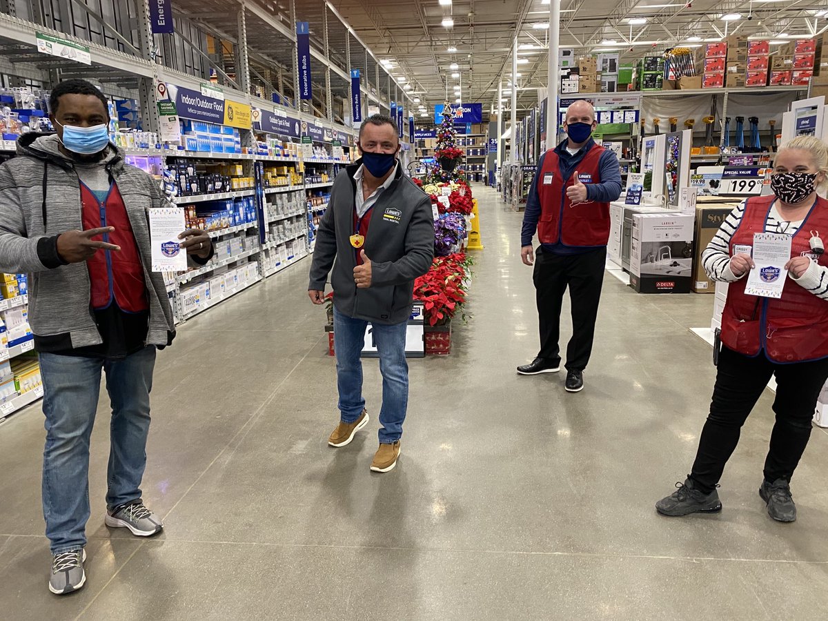 timdaleynymetro's tweet photo. Congrats to Nanzy and Chrissy from our Newington store for earning executive service star awards today. They are customer service rockstars. ⁦@toddwingard1373⁩ ⁦@TweetUsR30⁩ ⁦@EmSiciliano12⁩ ⁦@paularubioHR⁩ https://t.co/4wO8XKMUqC