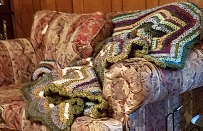 WheekingRice's tweet photo. I am streaming tonight. This is my second afghan or crochet blanket in 4 weeks with one more to go. 5 dice bags and several boxes to pack so I only have time for loving and giving right now. Tis the season to be crafty. https://t.co/6IRZ3Adfg6