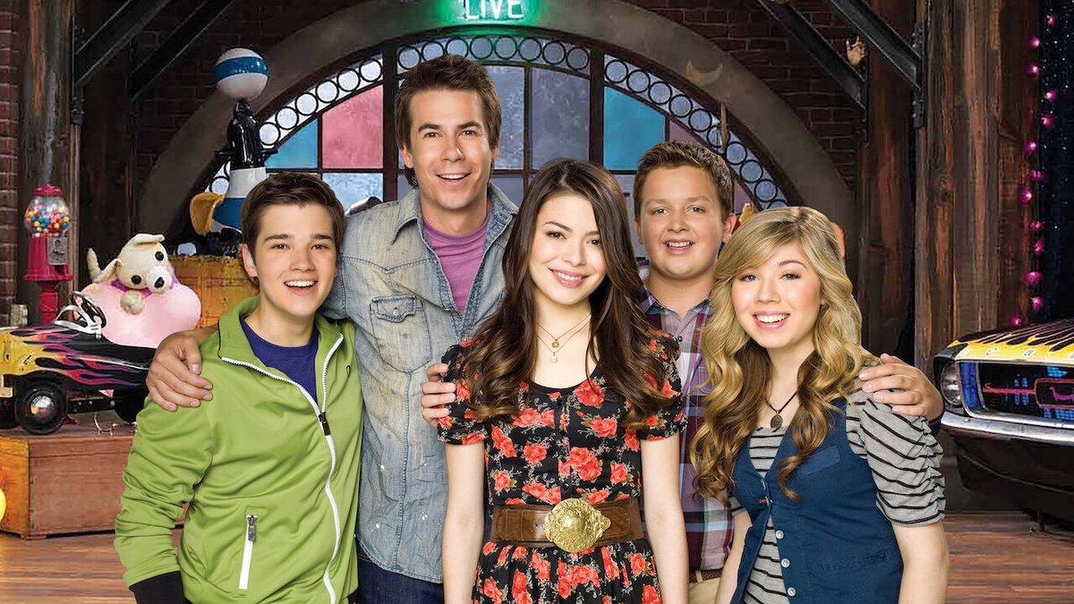 getFANDOM's tweet photo. 'iCarly' revival is set to bring back the OG cast for a new version of the series at Paramount+

So far, Miranda Cosgrove, Jerry Trainor, and Nathan Kress are all on board to reprise their roles

(via @Variety | https://t.co/g0aIvnTO6w) https://t.co/ZHI5cKsLqC