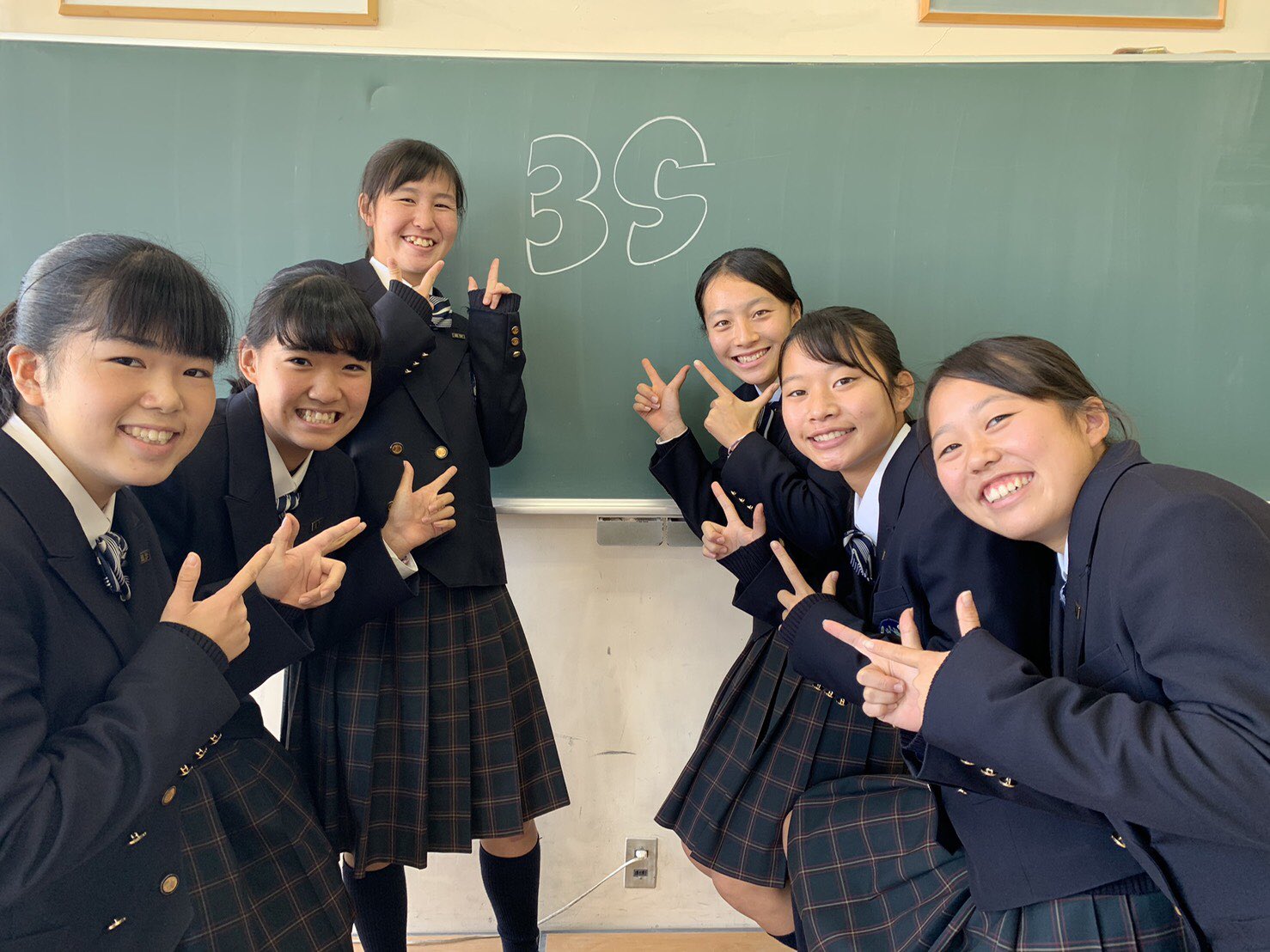 福井工業大学附属福井高校女子サッカー部 今日のカウントダウンtwitterの担当は個性の強い3s 体育コース です 選手権まで残り 24日 となりました このメンバーでサッカーできるのもあと少しです 1日1日全力で練習に取り組んでいきたいと思い