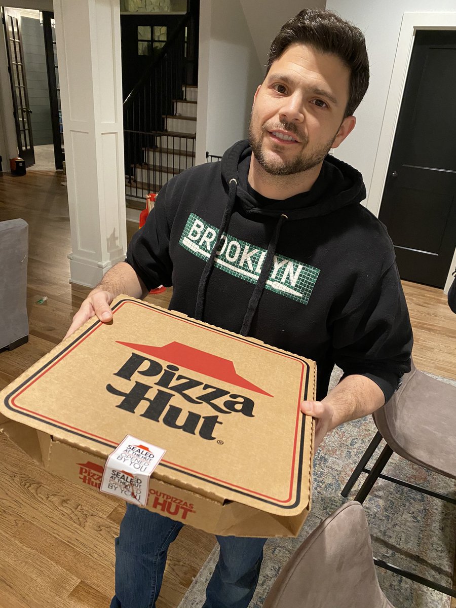 Squadding up with @JERICHO and @TimTheTatman tonight on FRIDAY NIGHT BITES (Wednesday Edition) for a little gaming pizza party provided by @PizzaHut! Let's go! #FridayNightBites #PizzaHutPartner 

twitch.tv/jerryferrara