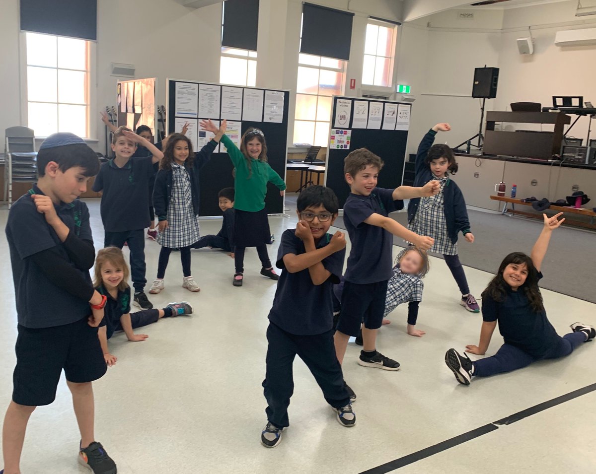 CaulfieldJunior's tweet photo. 🎼 #BustAMove 👯
Our students are busting some moves at CJC in their 😎 Hip Hop dance class, as part of their Performing Arts program. 😀 So cool! 
💙💚💙

#cjc #caulfieldjuniorcollege #leadingtheway #school #caulfield #education #education #gleneira #primaryschools #classroom https://t.co/E6A5LUJ9h0