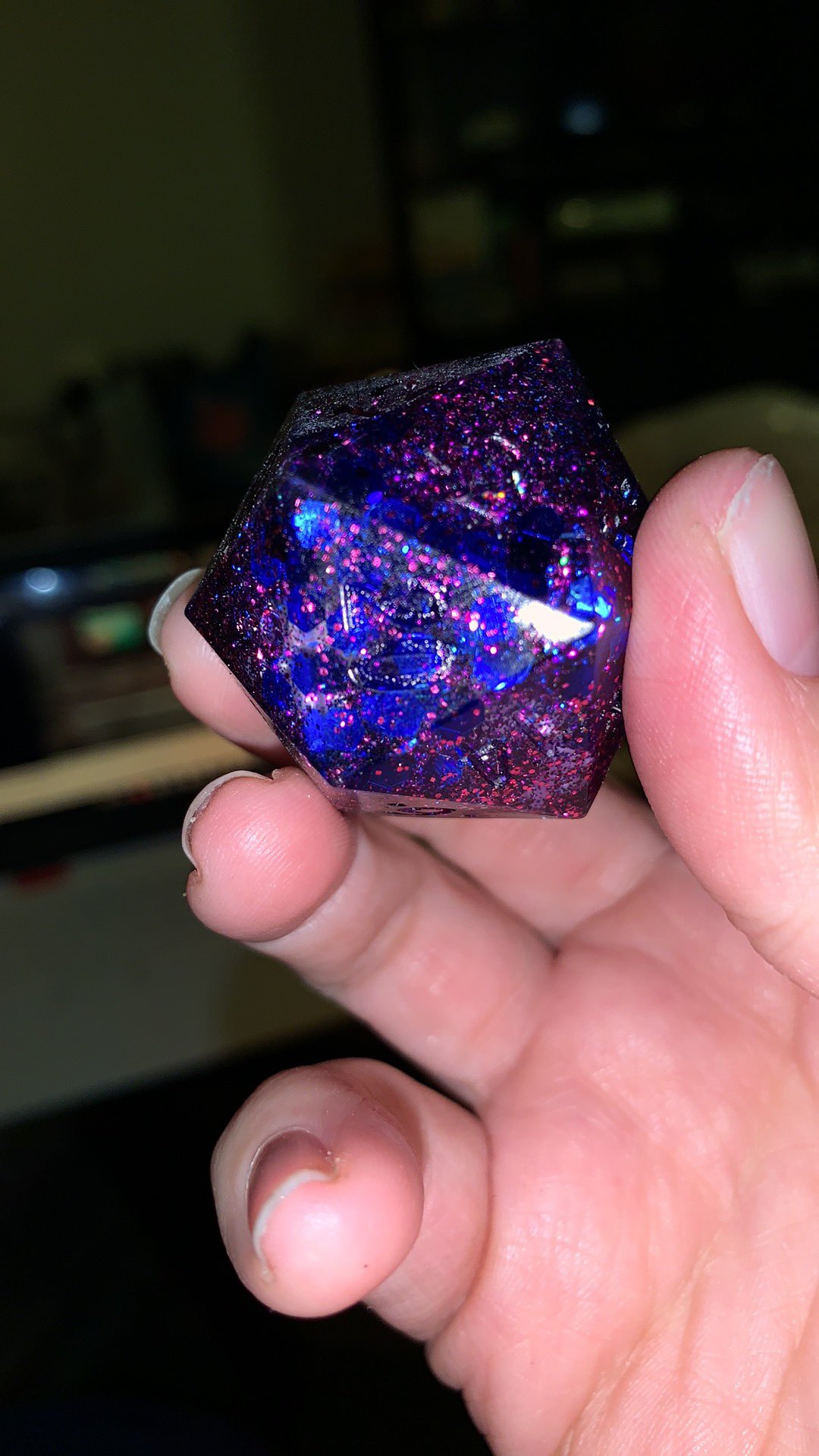 1 pic. A d20 I made with uv resin and glitter. It’s for my roommate for Christmas. Just gotta paint the numbers and smooth out a couple spots and it’ll be done. https://t.co/GMlIxPkGeO
