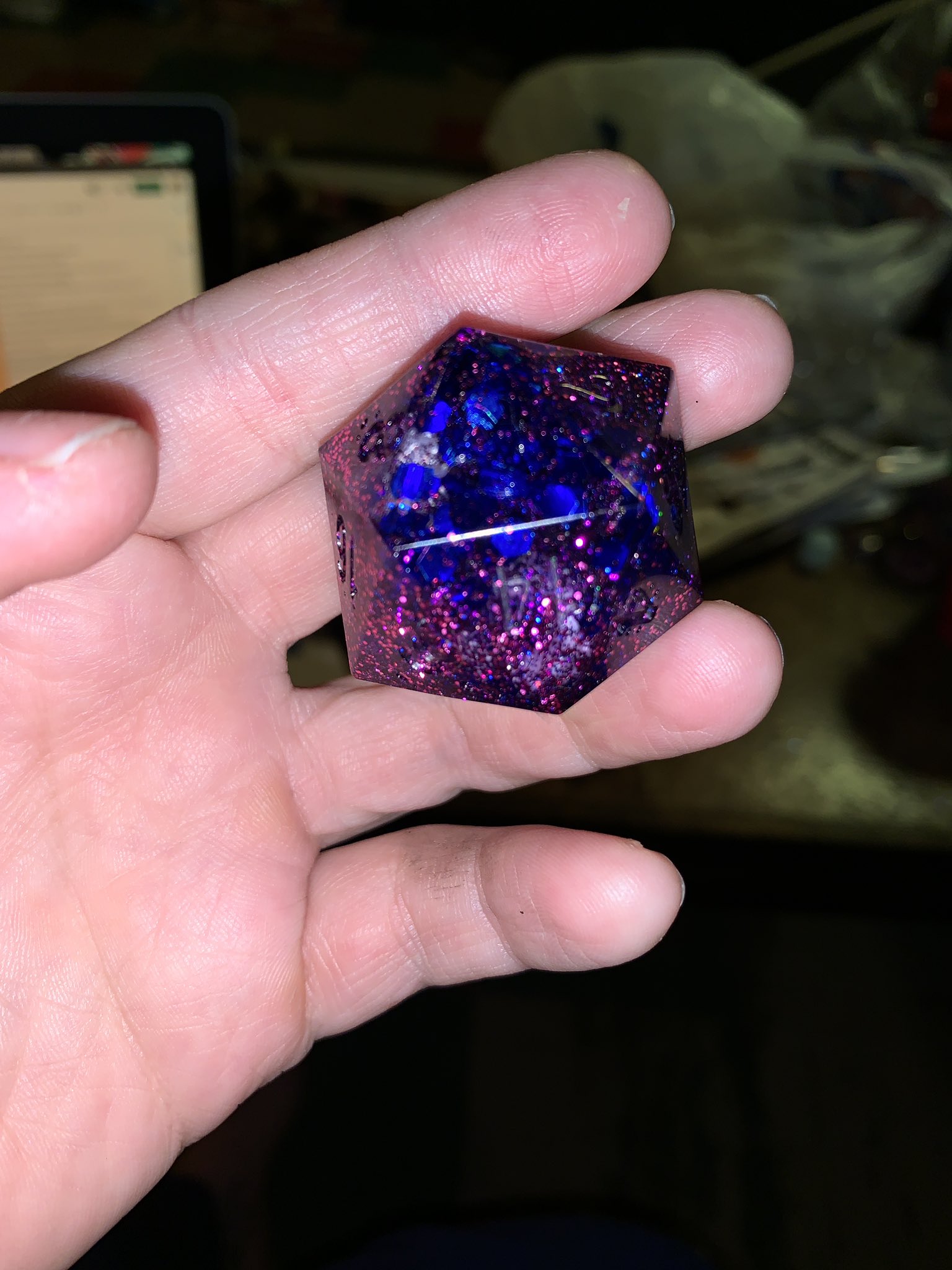 3 pic. A d20 I made with uv resin and glitter. It’s for my roommate for Christmas. Just gotta paint the numbers and smooth out a couple spots and it’ll be done. https://t.co/GMlIxPkGeO