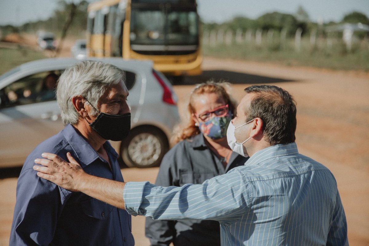 gobmisiones's tweet photo. Generar un cambio de paradigma en los procesos de producción. El gobernador @herrerayflia inauguró el nuevo #ParqueOlero de #Posadas, un centro productivo para la fabricación de ladrillos con tecnología moderna que permitirá diversificar y generar nuevos productos a escala. https://t.co/UQjUkr2F7G