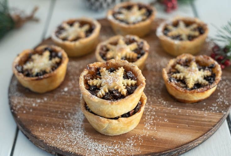 Sure you can't have Christmas without mincemeat pies!  🥧 Fun tutorial here - youtu.be/yOqWbN3f5RM

#Irlfestivalkw #kwawesome #waterlooregion #christmas #christmasbaking #mincemeatpies #CelticChristmas #paintthetowngreen #notjustspuds #yum #foodies #getinmybelly #WatReg