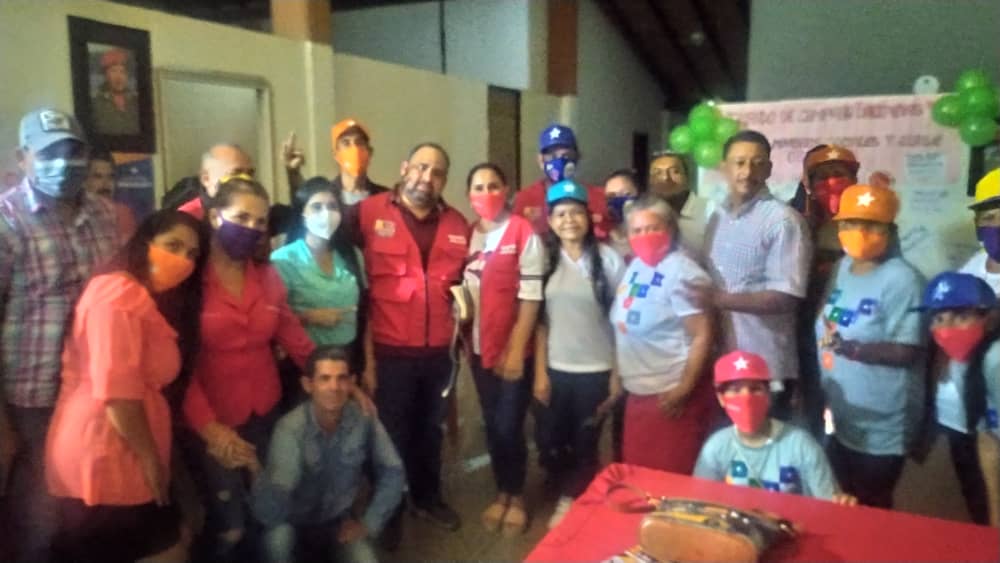 #NotiMippCI Los Diputados De la Patria Agradeciendo a Dios y reunidos con nuestros Equipo A quien Felicitamos Por su arduo labor Grato Compartír #UnCafeConDios Al lado De Nuestros Frentes Sociales Clase Obrera <a href="/BlancaEekhout/">Blanca Eekhout</a> <a href="/MarcosPsuvBnas/">MARCOS DUGARTE</a>  
#VenezuelaVictoriosa