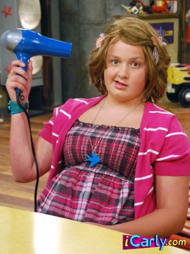 emo4meganfox's tweet photo. I’m not watching unless I hear “GIBBY” #iCarly https://t.co/yakNebtTRT