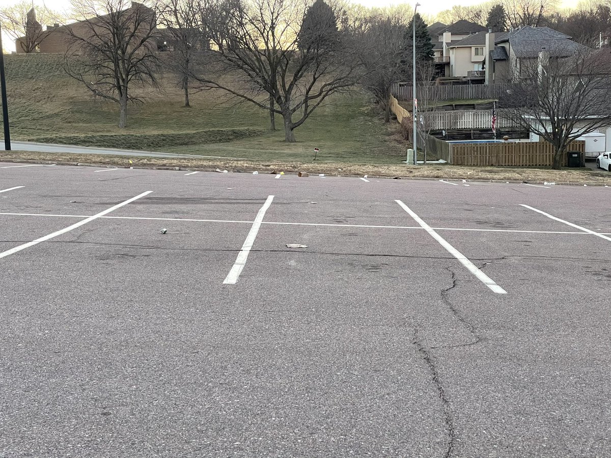 Lots of trash in the parking lot Raiders! Let’s have pride in our school  and our environment and make sure you throw your trash in the trash cans on your way into school! @BlackRaidersEHS <a href="/EHSenvrclub/">EHS Environmental Club</a> <a href="/BeGreatEHS/">EHS Be Great</a>