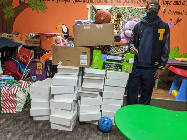 Big S/O to <a href="/AndersonTycen/">AndersonTycen - 215+ Photos</a> ...for orchestrating “Operation Christmas Child” 

<a href="/ToledoFB/">Toledo Football</a> players and other UToledo Athletes compiled over 70 boxes of Christmas Gifts to be distributed to local children in need. 

#GiveMoreThanYouTake | #ONErocket