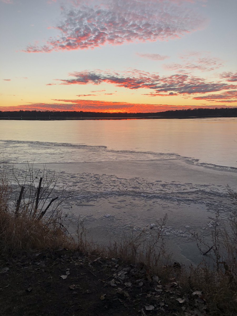 bwmcdona's tweet photo. @BelindaKARE11 @kare11wx  beautiful evening on Lake Harriet tonight from across bandshell https://t.co/mHD6iwZCrM