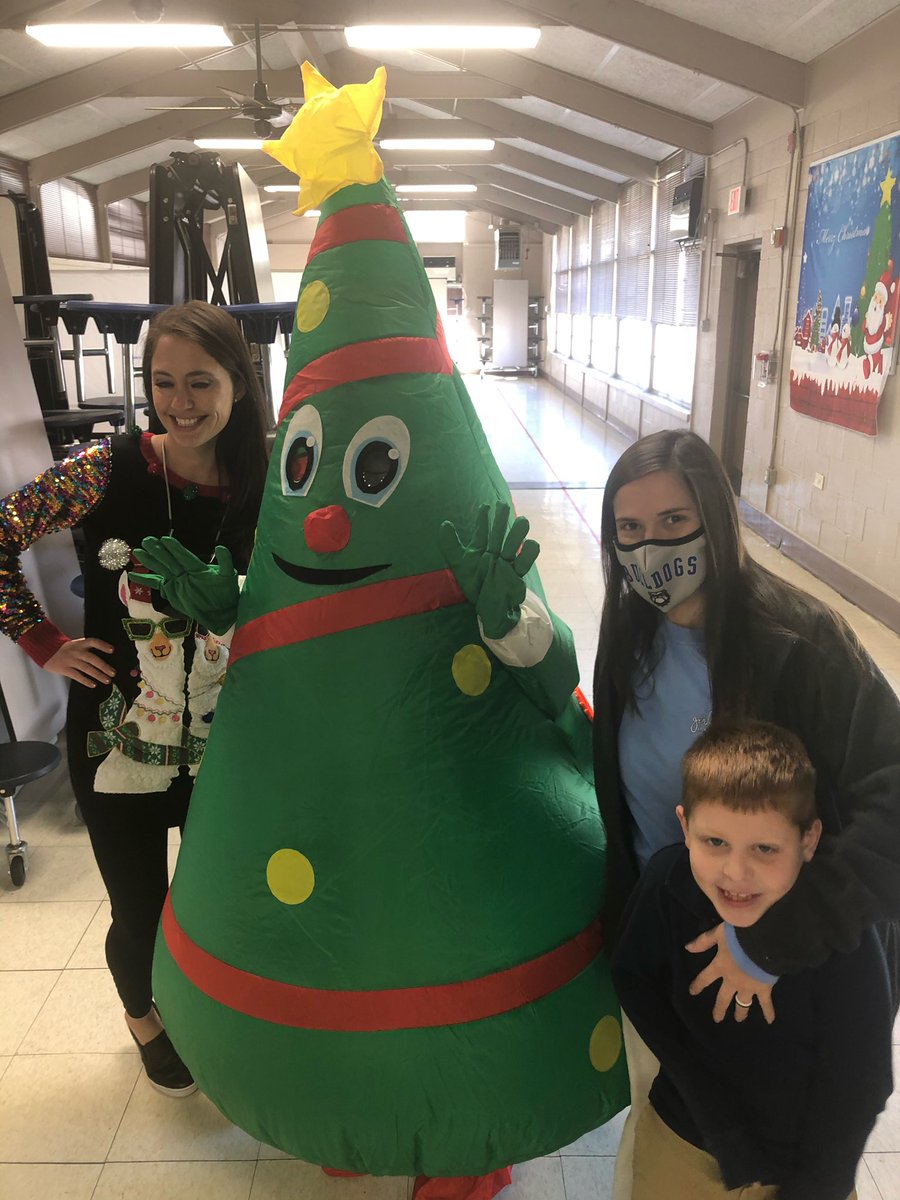 SpringfieldES1's tweet image. Thankful for our awesome lunch bunch for preparing a delicious Christmas lunch for our students today. #thankful #bestlunchbunch