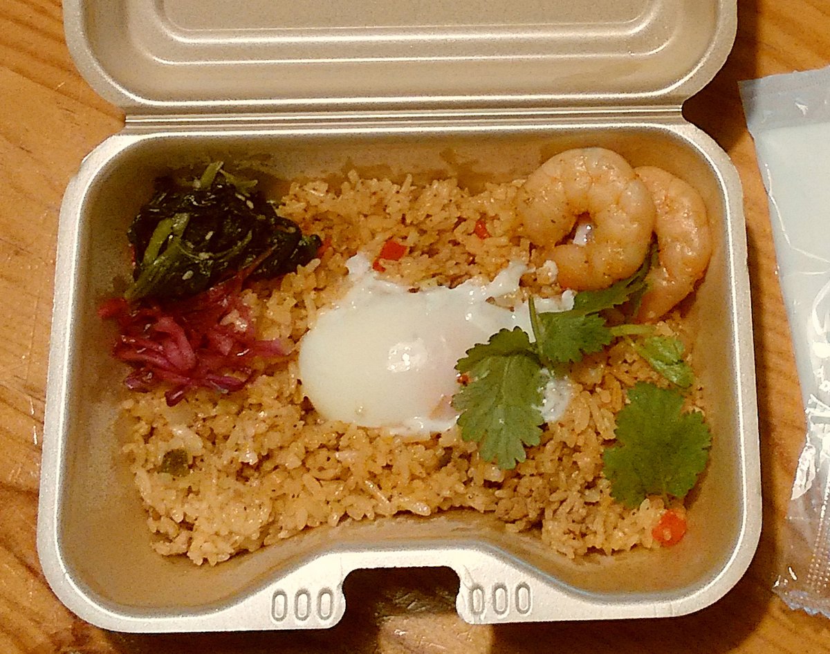 Cawaikun 登戸駅近くのアジアンダイニング クーが今年中で閉店だって ショック コロナ渦はバイキングのランチをやめてお弁当のみとなっていた マスターに会ったらウチ今月で閉店決定したと悲しい知らせ 大好物は牛肉のガパオ炒めごはん 今日はこれも